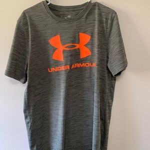 Large Under Armour Athletic T-shirt